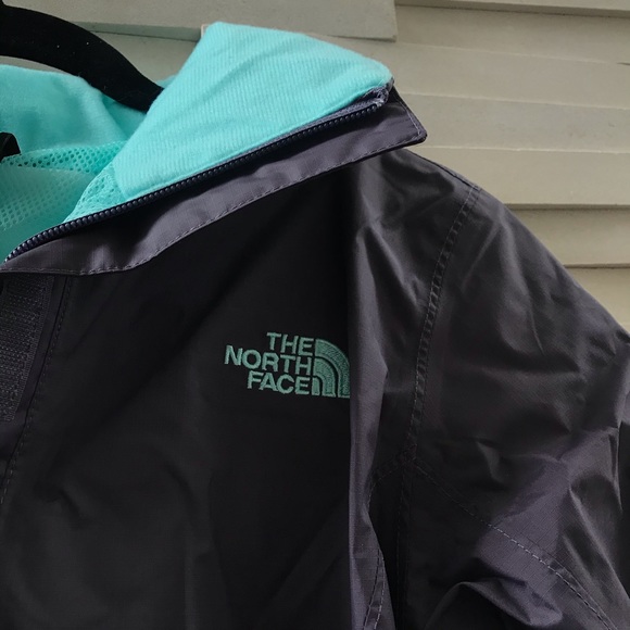 The North Face Women’s rain jacket / outer shell - Picture 2 of 5